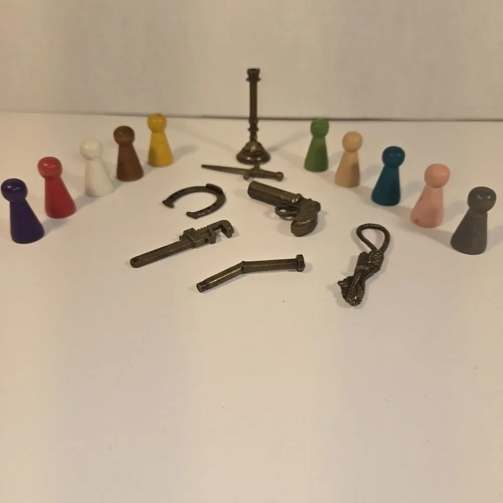 Clue Master Detective 1988 Replacement Parts -Lot of 17- Characters Weapons